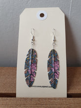 Load image into Gallery viewer, Washi Feather Style Earrings © - William Morris Honeysuckle
